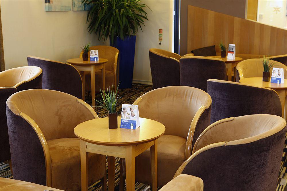 Holiday Inn Express Peterborough By Ihg Εξωτερικό φωτογραφία
