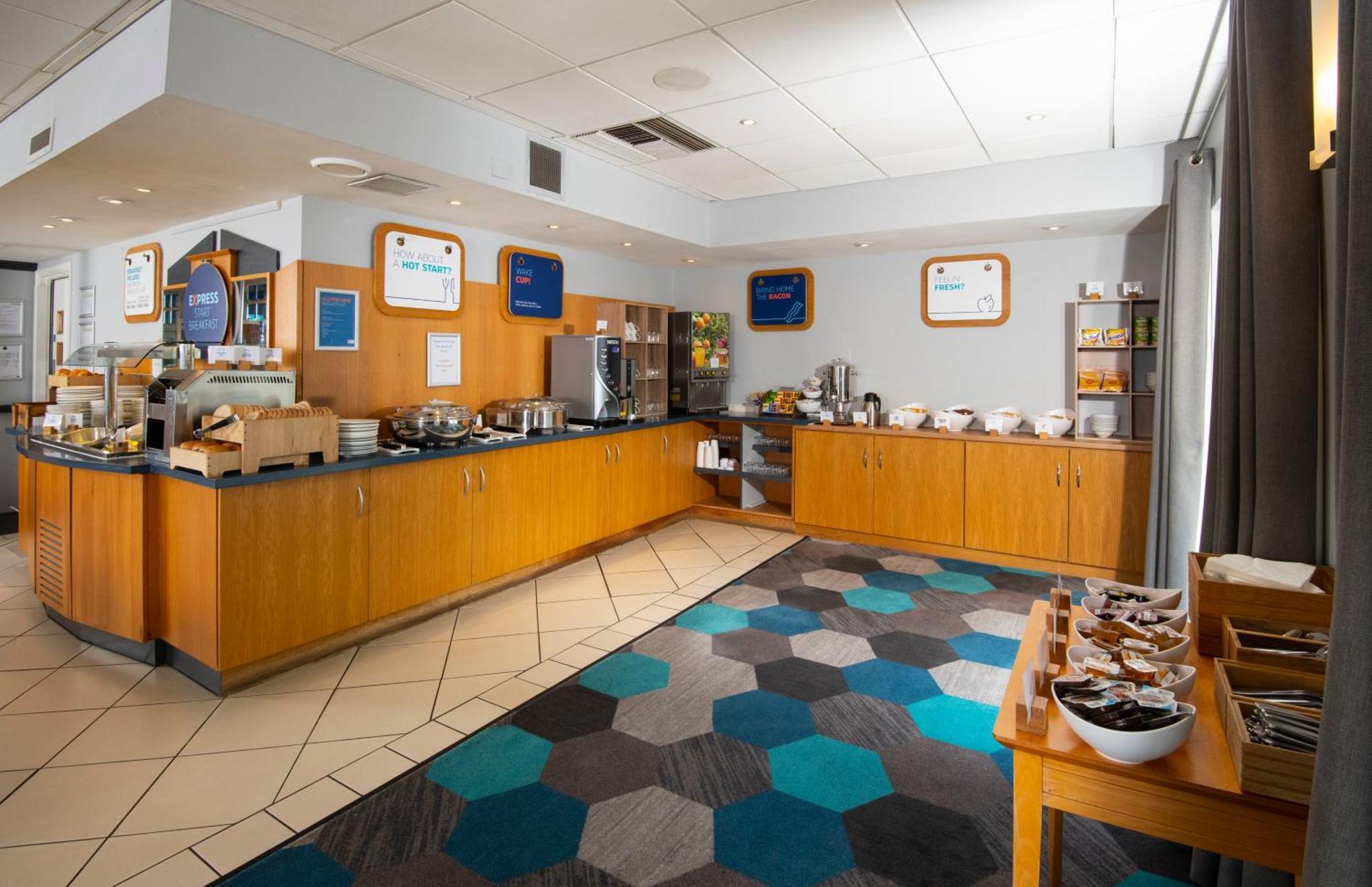 Holiday Inn Express Peterborough By Ihg Εξωτερικό φωτογραφία