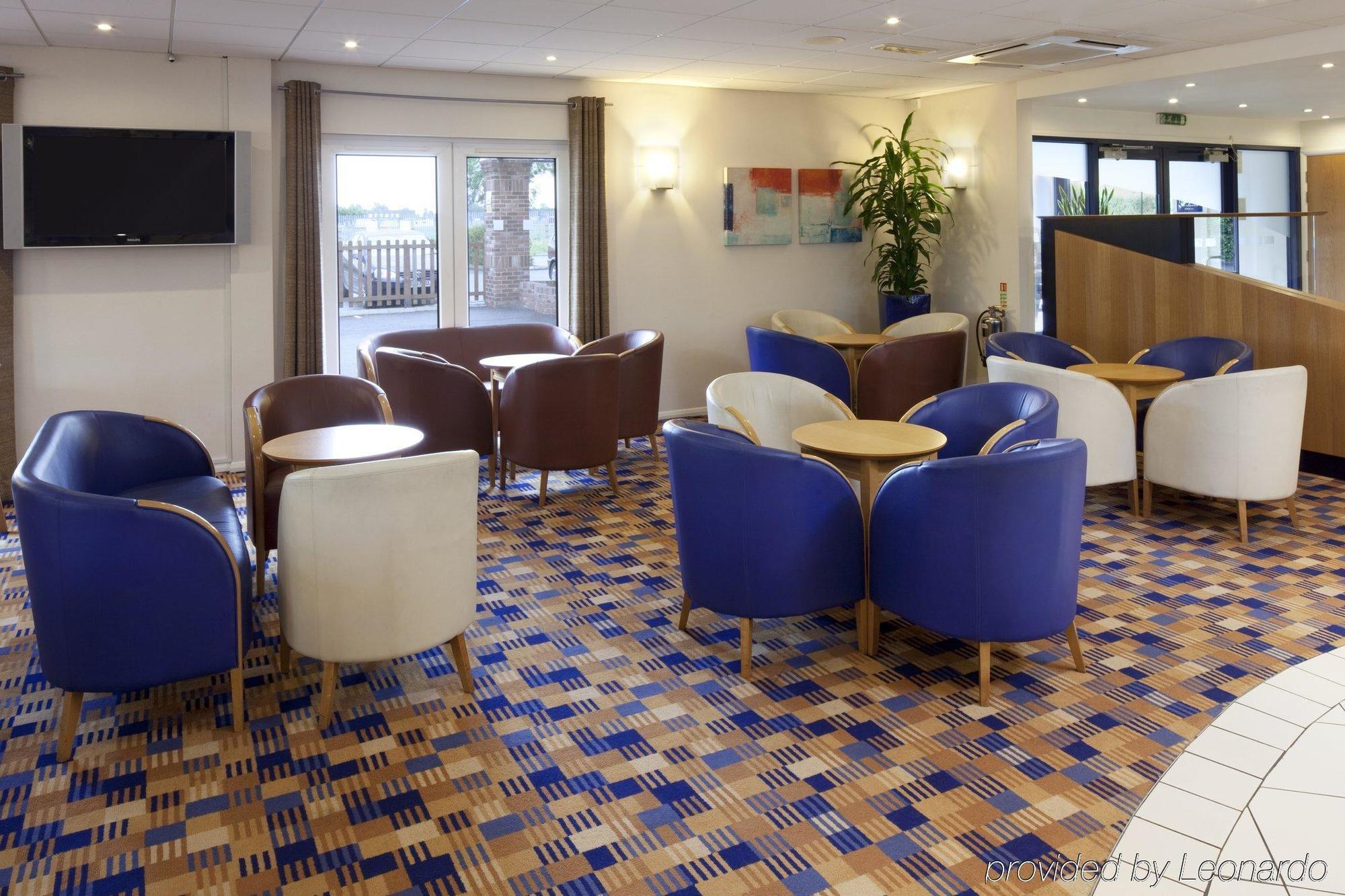Holiday Inn Express Peterborough By Ihg Εξωτερικό φωτογραφία