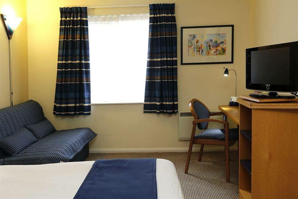 Holiday Inn Express Peterborough By Ihg Εξωτερικό φωτογραφία